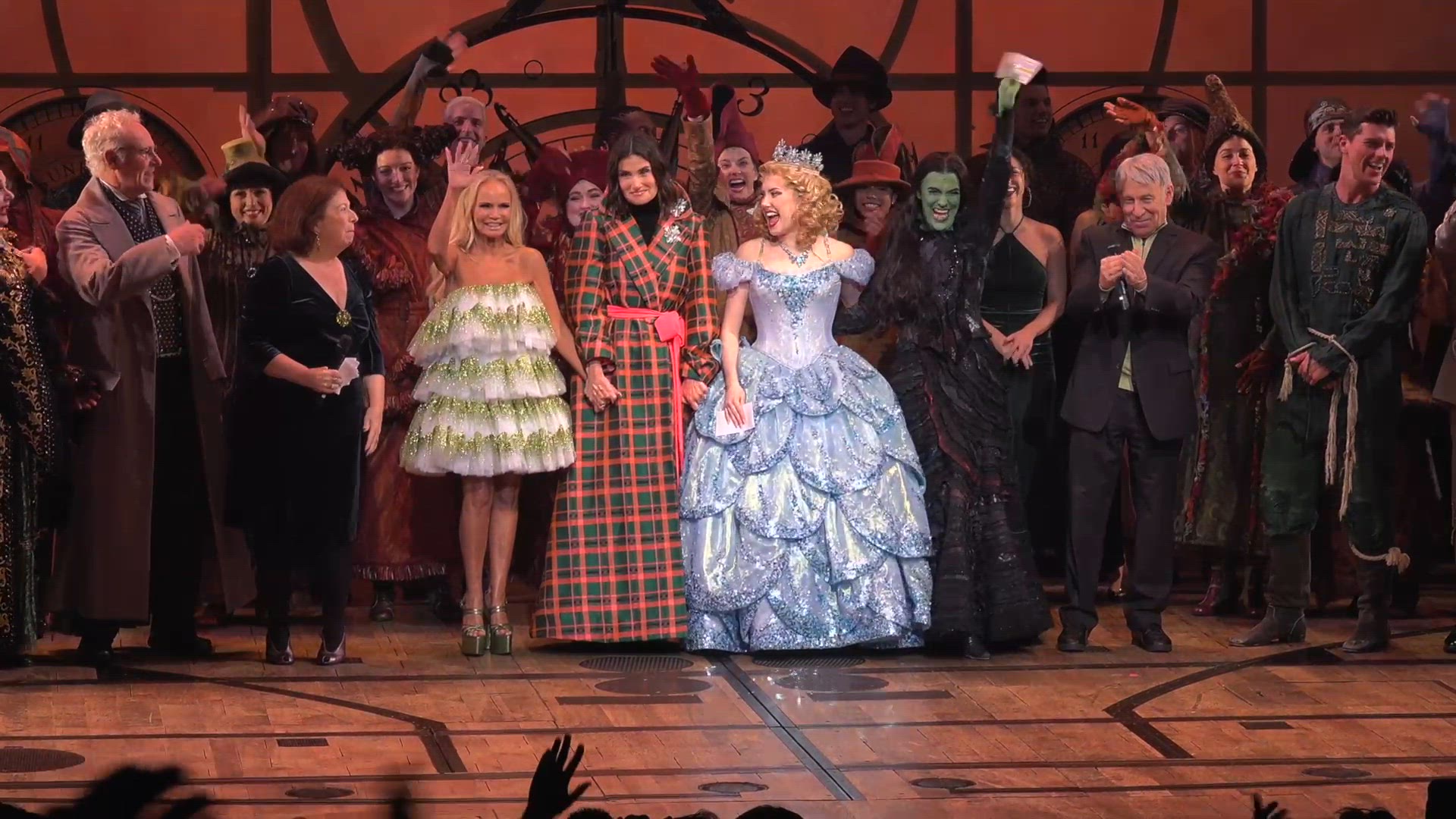 Video thumbnail for Video: Original WICKED Cast and Creatives Reunite on the Green Carpet