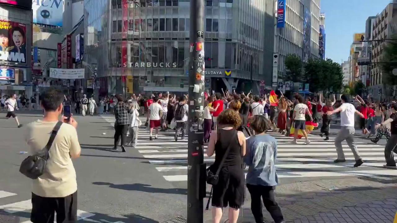 Video thumbnail for Wold Cup 2026 – Japan: Fans Celebrate Spain’s Second World Cup Title in Shibuya.