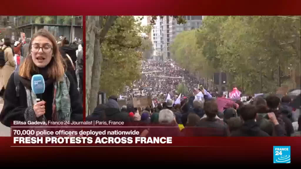 Video thumbnail for Paris: 70.000 police officers deployed nationwide