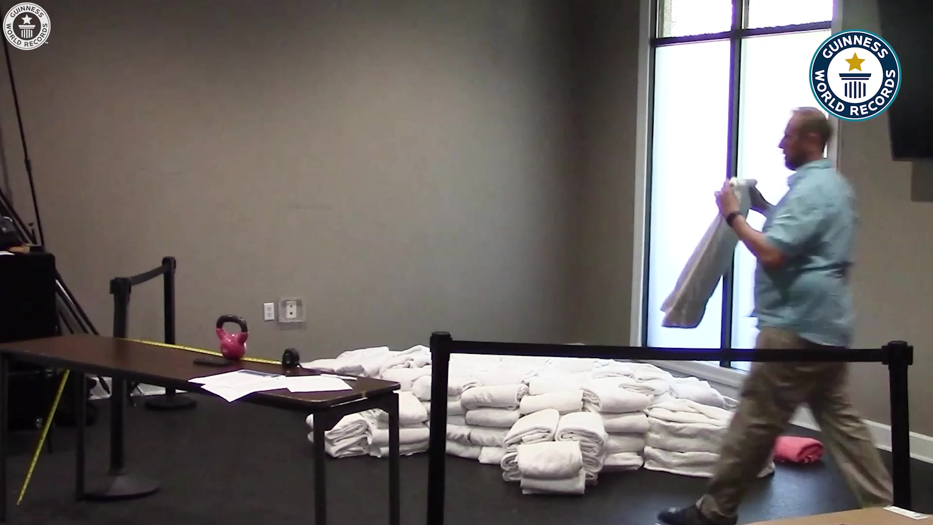 'Video thumbnail for Hotel worker creates incredible sculpture of a turtle using towels'