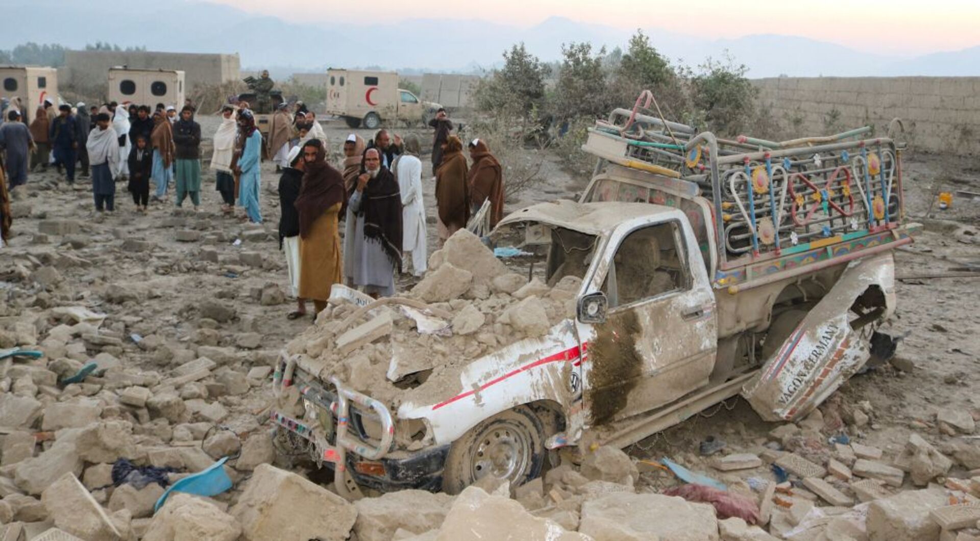 Video thumbnail for Pakistan claims strikes in Afghanistan killed 80 Taliban fighters; Afghanistan disputes the claim