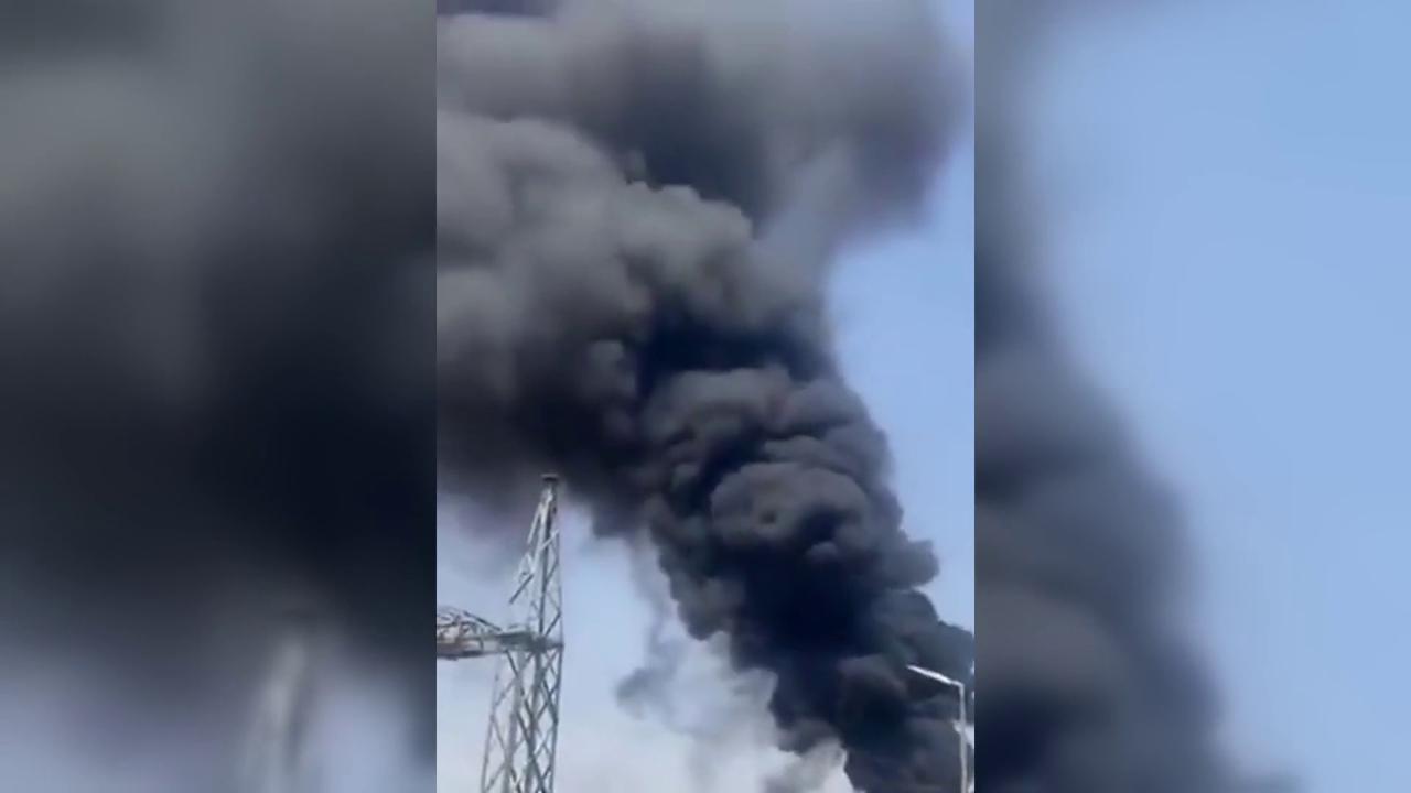 Video thumbnail for Iraq: Fire Erupts At Kurdish Iraqi Oil Refinery.