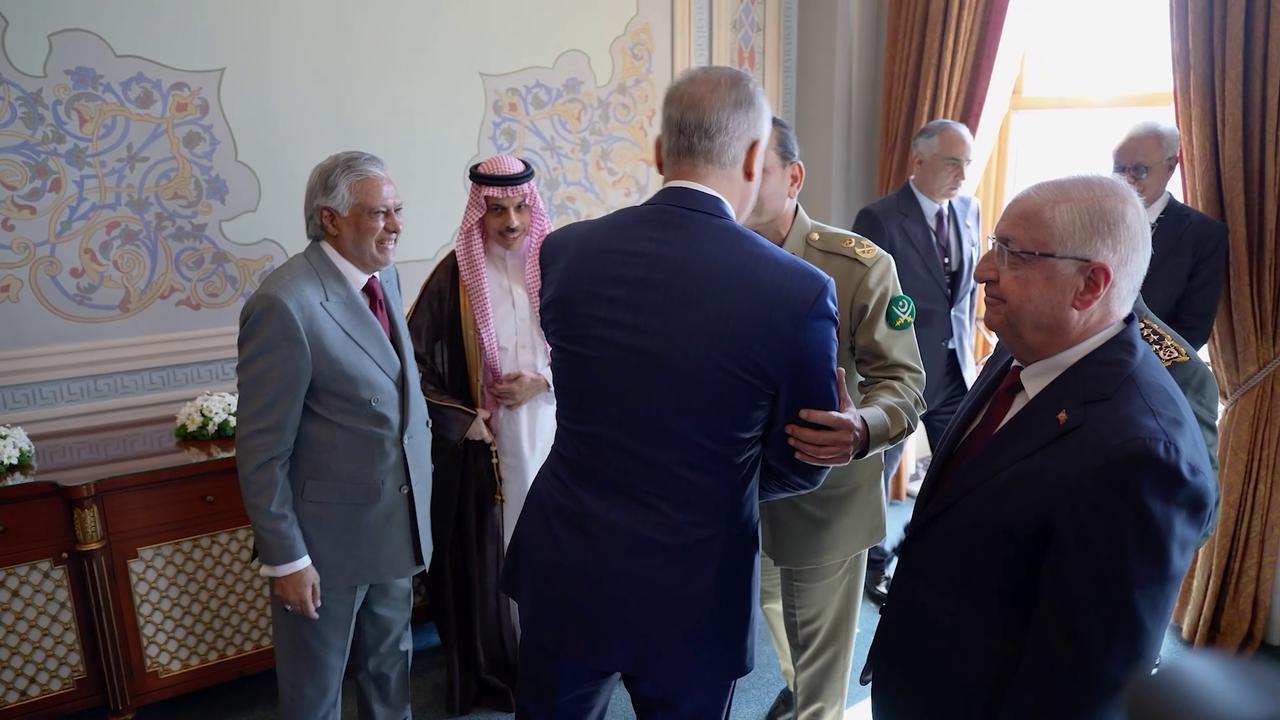 Video thumbnail for Türkiye: 1st committee meeting under Mecca Joint Defense Agreement begins in Istanbul.