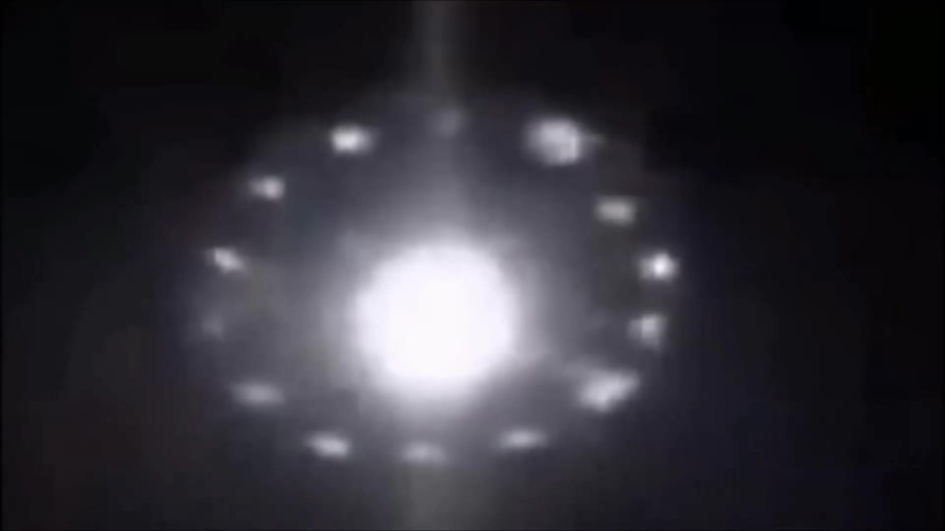 Video thumbnail for Exciting video of a UFO with many flashing lights filmed up close in Mexico.