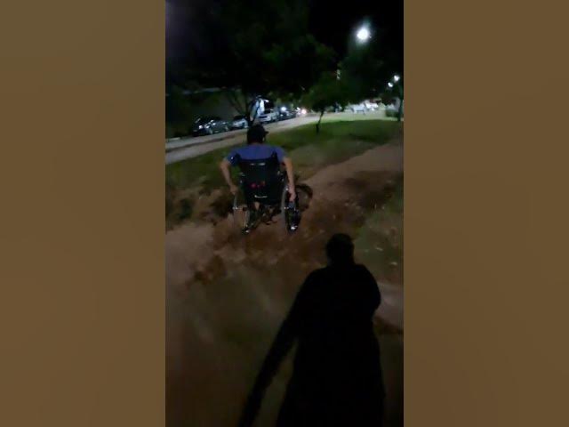 Video thumbnail for fazendo uma caminhada 🧑‍🦽 #corridaderua #corrida #foconoobjetivo