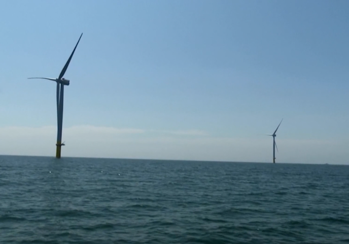 Video thumbnail for Final turbine installed at Revolution Wind project set to power 350,000 homes