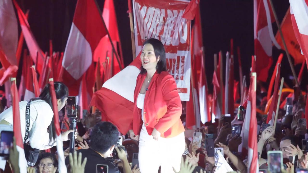 Video thumbnail for Peru: Thousands attend Fujimori's final campaign rally ahead of Peru's presidential runoff.