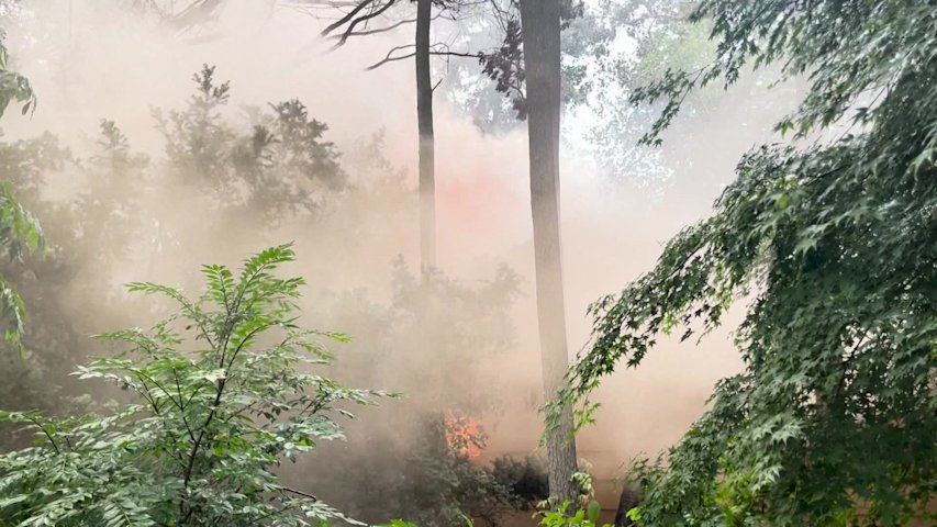 Video thumbnail for 14 departments battle blaze at Selden home