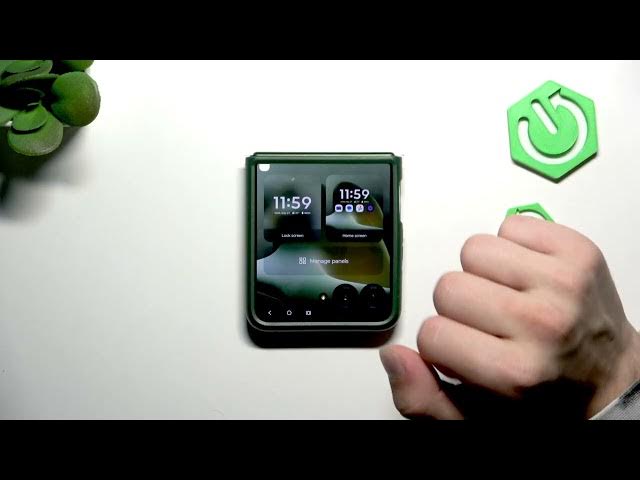 Video thumbnail for MOTOROLA Razr 70 Plus – How to Customize the Cover Screen