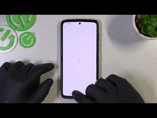 Video thumbnail for Motorola Razr 2022 - How To Enable Google Assistant For Lock Screen