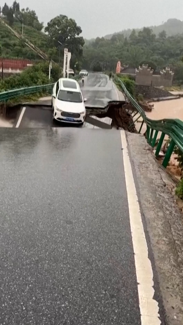 Video thumbnail for Car swept away by floodwater after bridge collapses in China