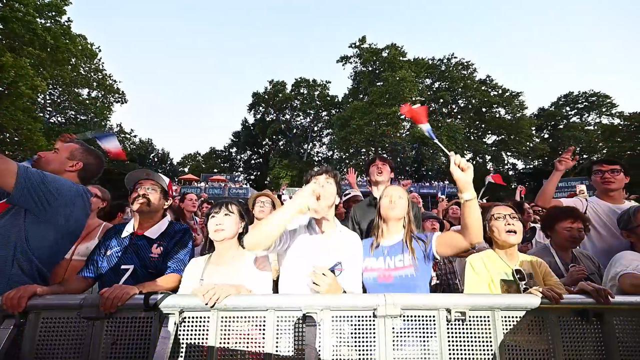 Video thumbnail for NY: Bastille Day Celebration Concert In Central Park 2.