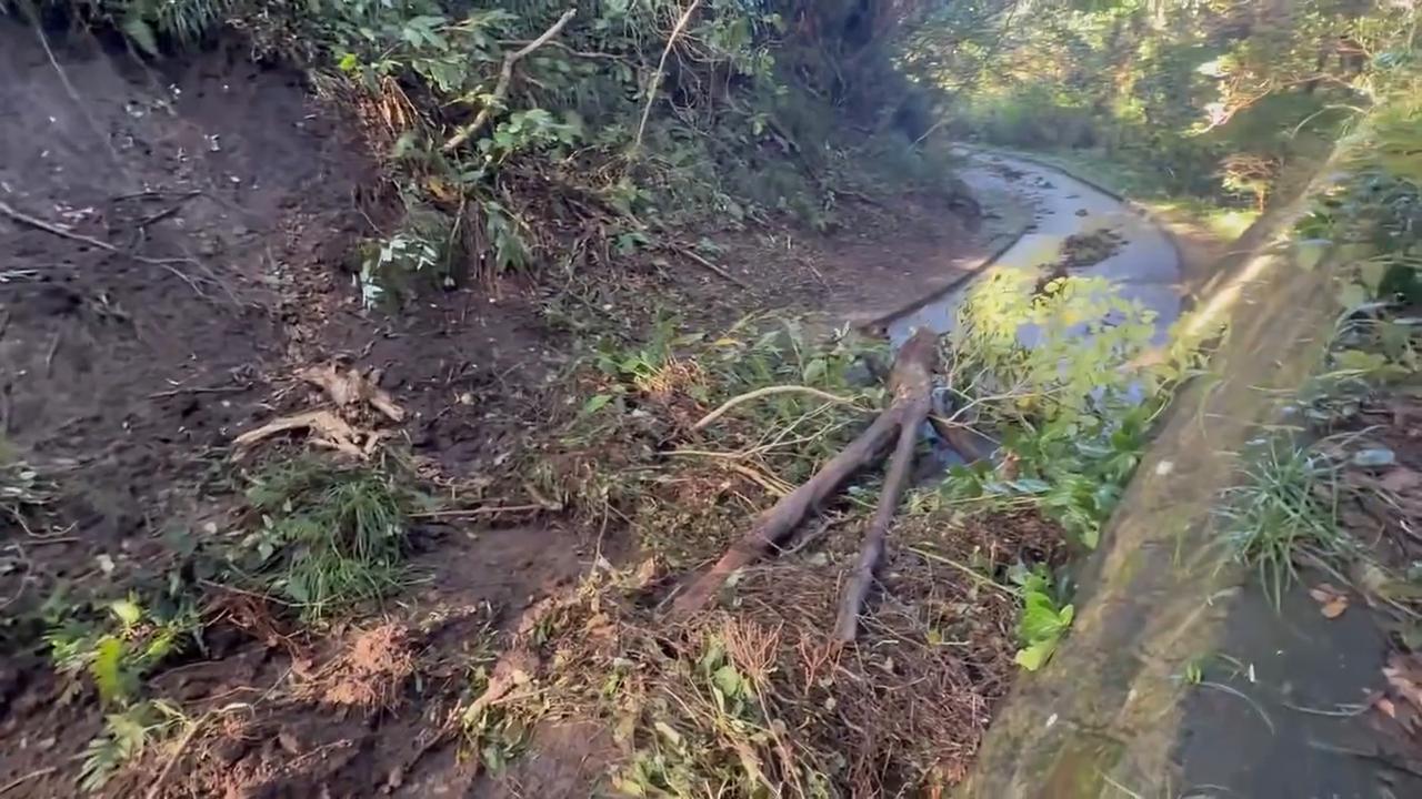 Video thumbnail for Japan: Typhoon Dujuan Causes Landslides Across Kanto Region.