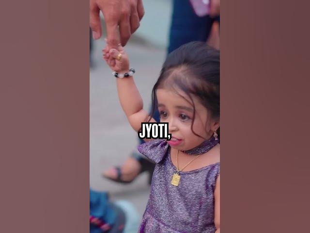 Video thumbnail for World's Tallest and Smallest Women Go For Tea