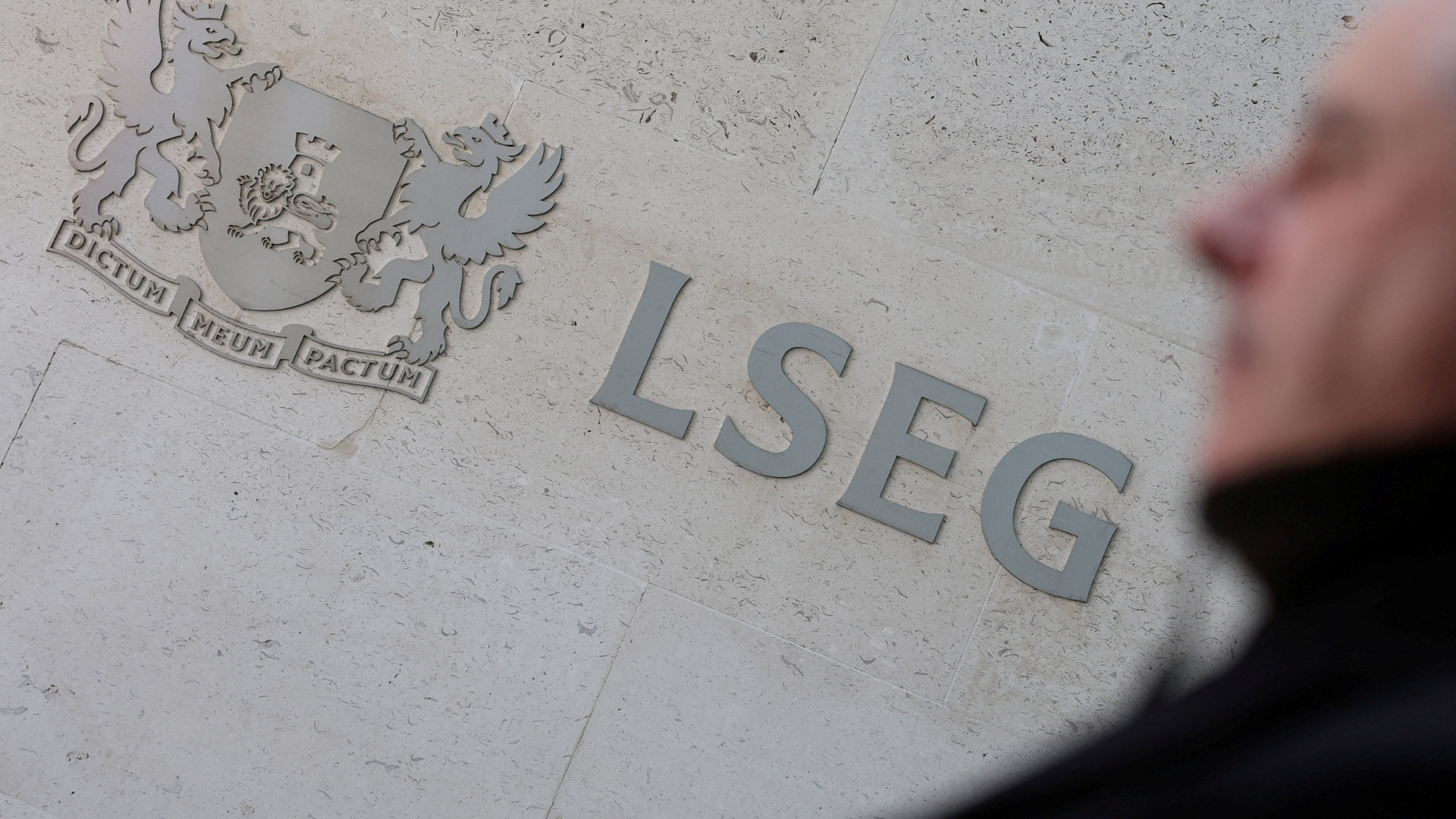 Video thumbnail for European stocks end a week of volatility: Analyst warns of risk of sudden drop if war continues