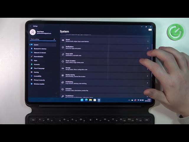 Video thumbnail for HUAWEI MateBook E Windows 11 - How To Change Between 24h & 12h Format