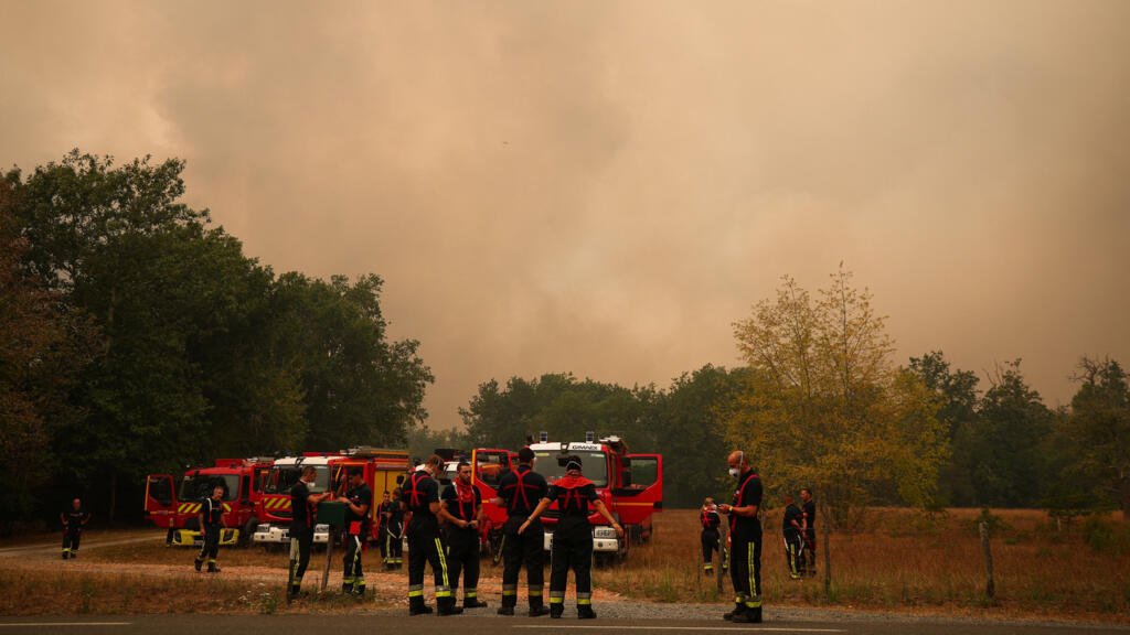 Video thumbnail for Heatwave comes into southwest of France as firefighters keep battling blaze