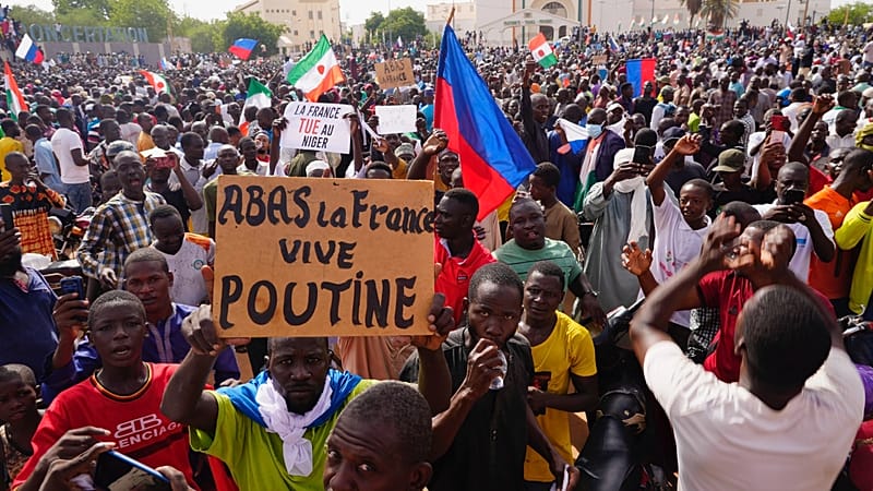 Video thumbnail for Niger blames France for inciting failed mutiny, Paris denies involvement