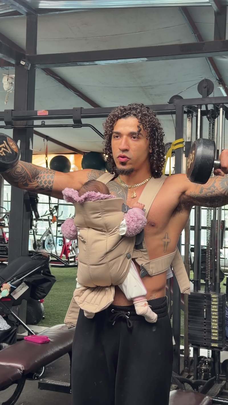 Video thumbnail for Dad Training at the Gym with Newborn in Baby Carrier