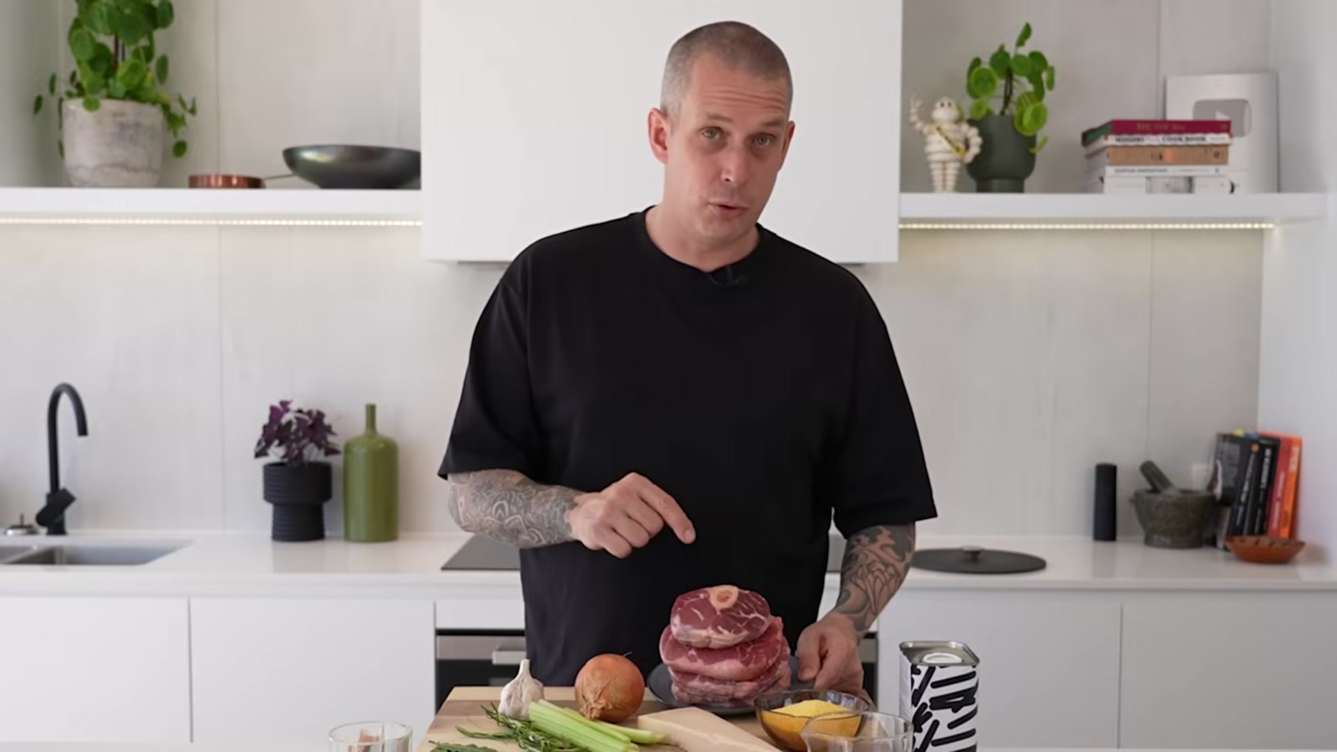 Video thumbnail for Perfect comfort food when it s cold (or hot) and you need a warm hug Osso Buco(720P HD)