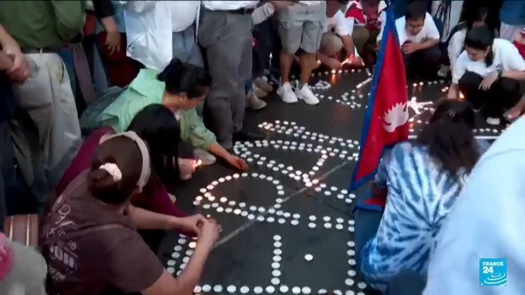 Video thumbnail for Nepal: Families cling to hope as nearly 1,000 remain missing