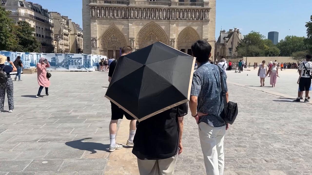 Video thumbnail for France: Successive heat waves hit museum, monument revenues in France.