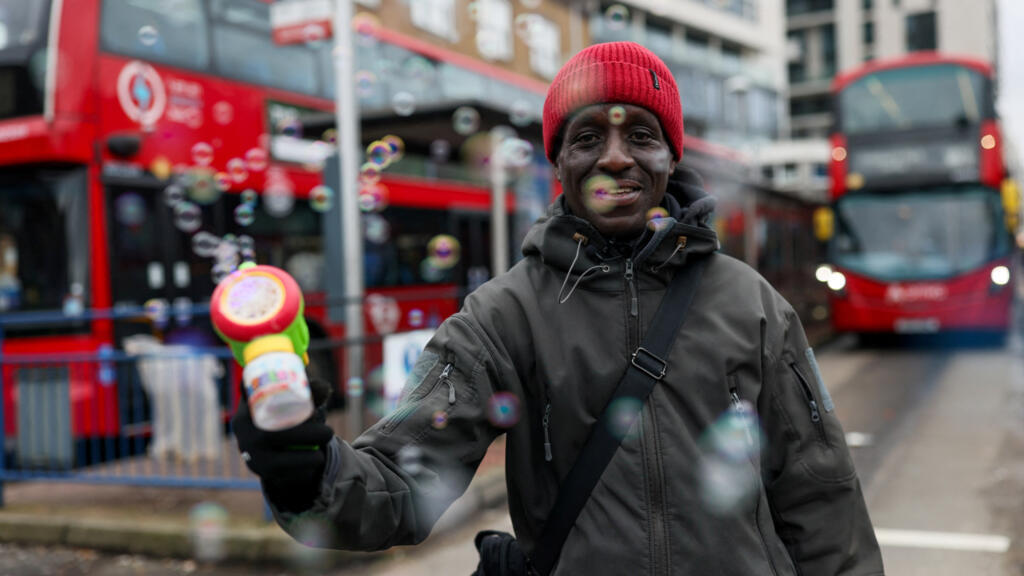 Video thumbnail for London: The bus driver brightening daily life with a bubble gun