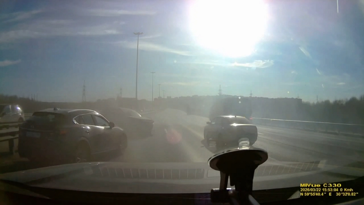 Video thumbnail for Sudden Lane Change Sparks Massive Crash on St. Petersburg Ring Road