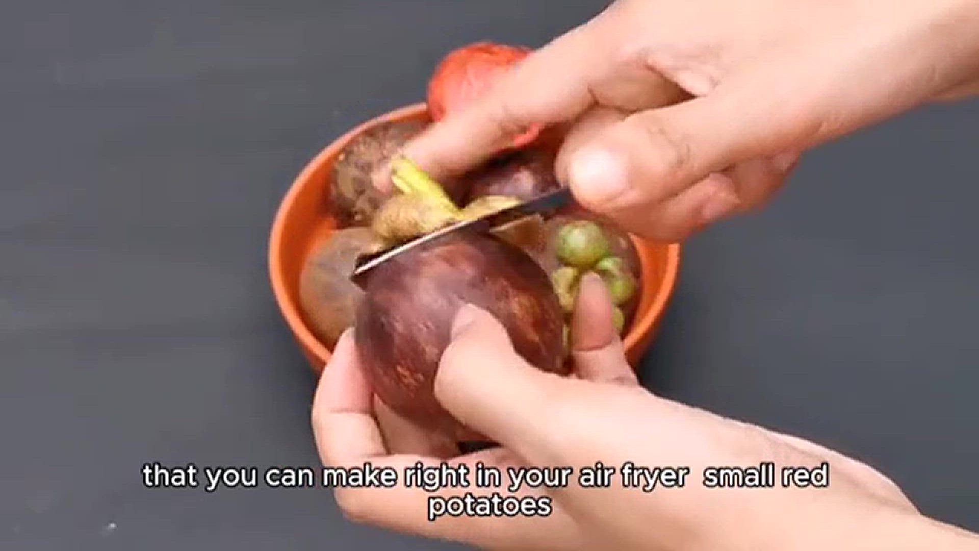 Video thumbnail for Small Red Potatoes in the Air Fryer