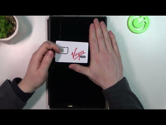 Video thumbnail for Amazon Fire HD 10 tablet size comparison with a human hand