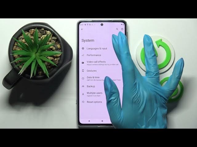 Video thumbnail for How to Manage Auto Correction in MOTOROLA Edge 30 Pro – Correction Option