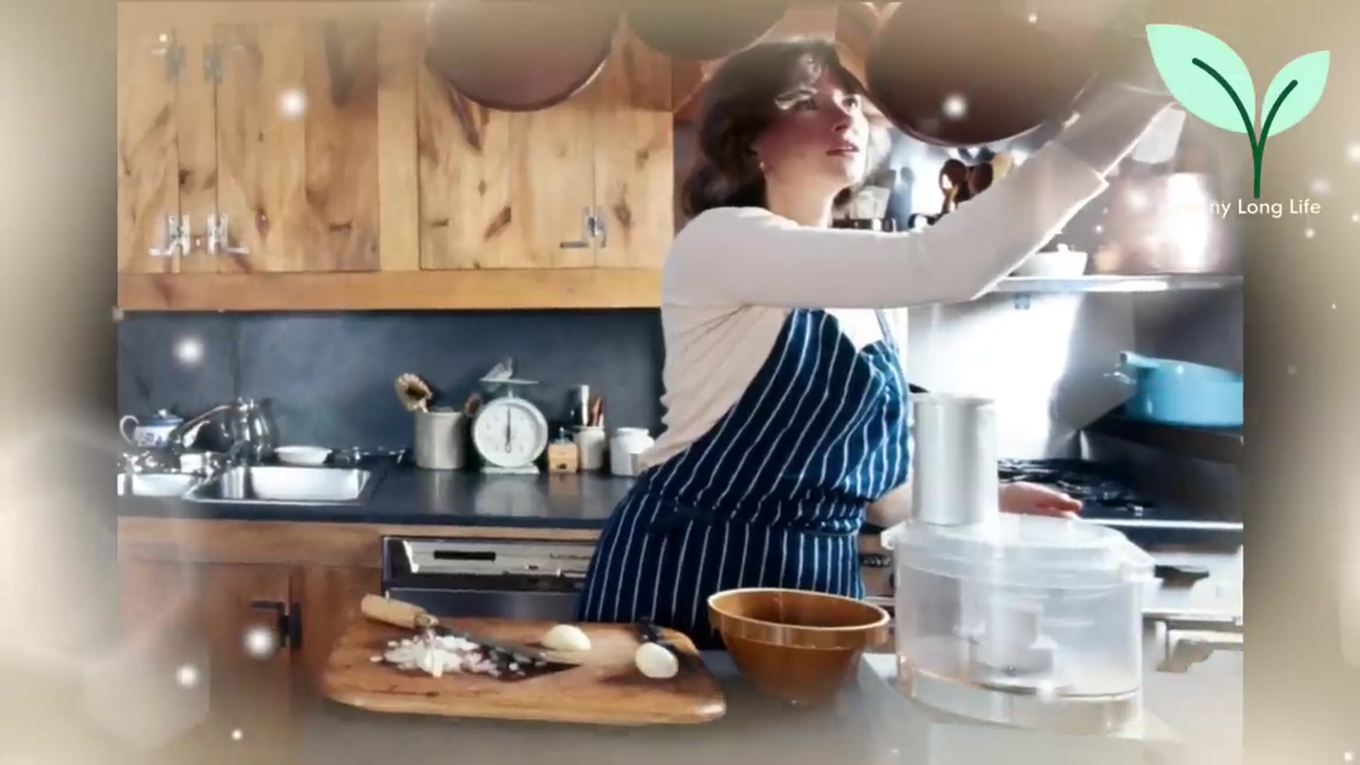 Video thumbnail for Martha Stewart (81) still looks 49  She drinks it EVERY morning   hasn t been sick in 61 years 🍀(720P HD)