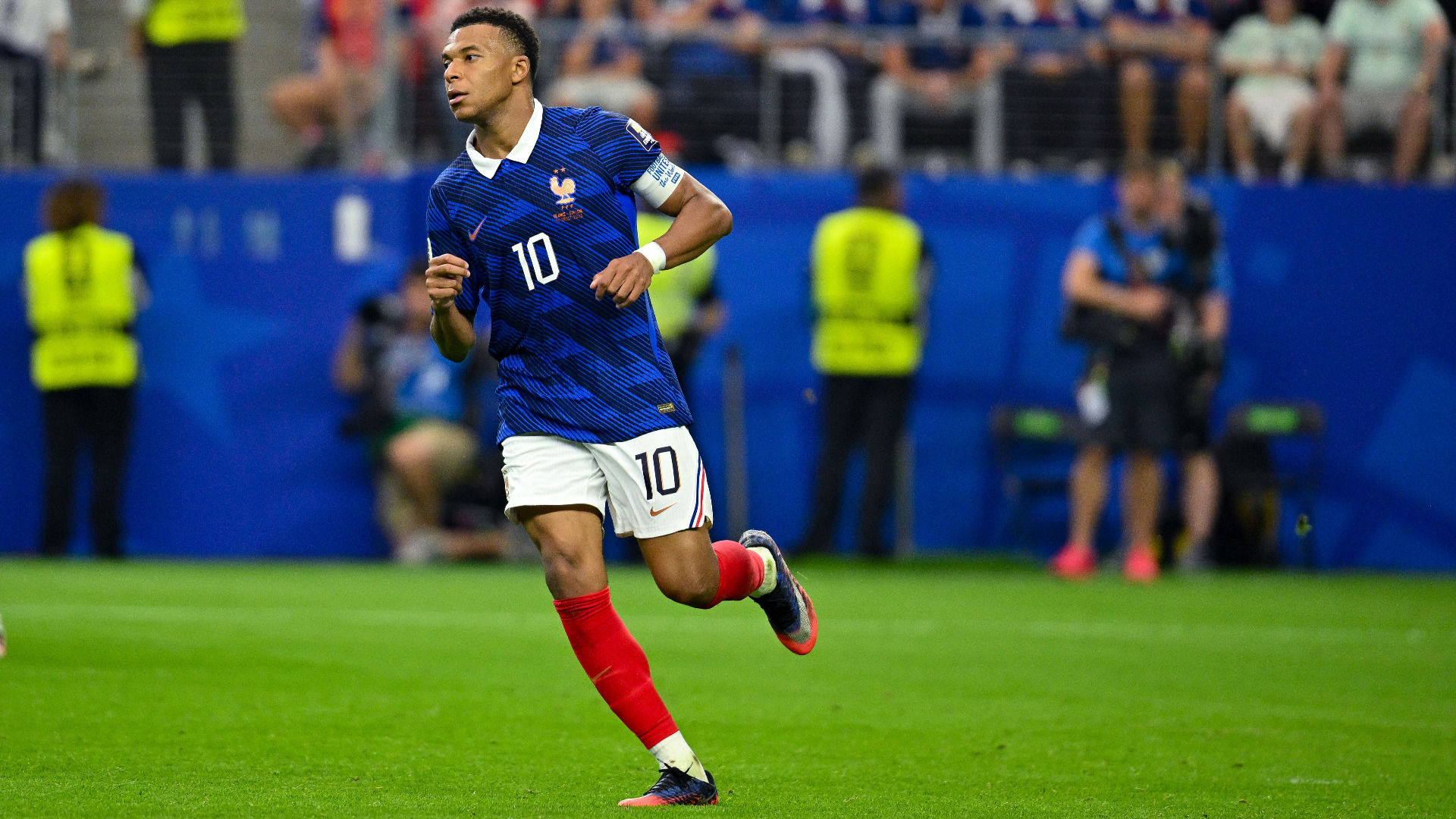Video thumbnail for World Cup Highlights: Kylian Mbappe Shined in Early Play!