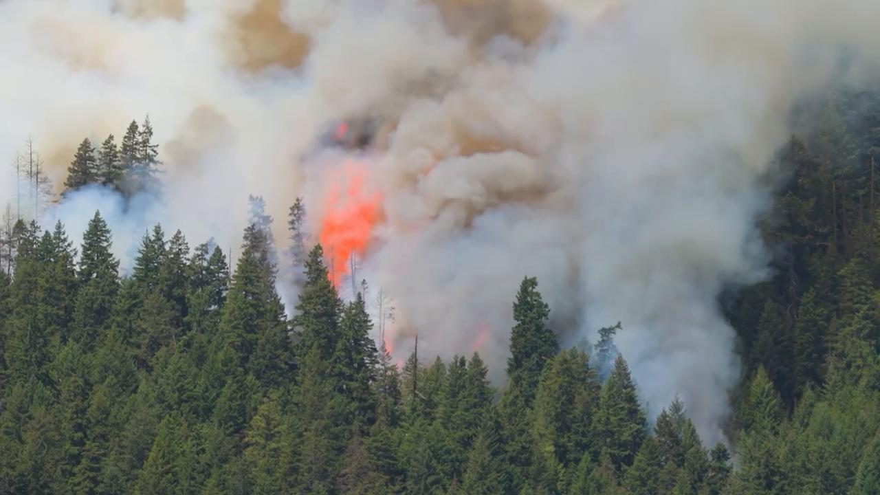 Video thumbnail for Canada: Wildfires burn in British Columbia's Fraser Canyon as storms threaten spread.
