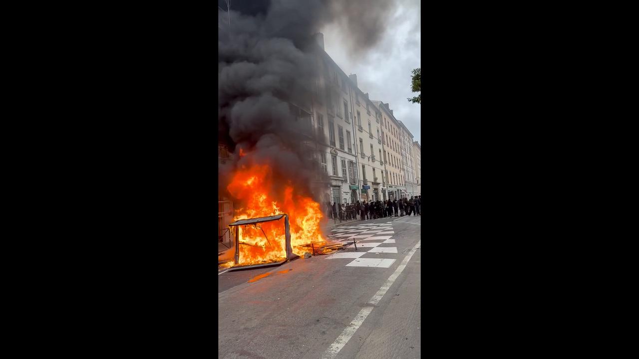 Video thumbnail for France: Lyon Protests Over Rising Prices 28.