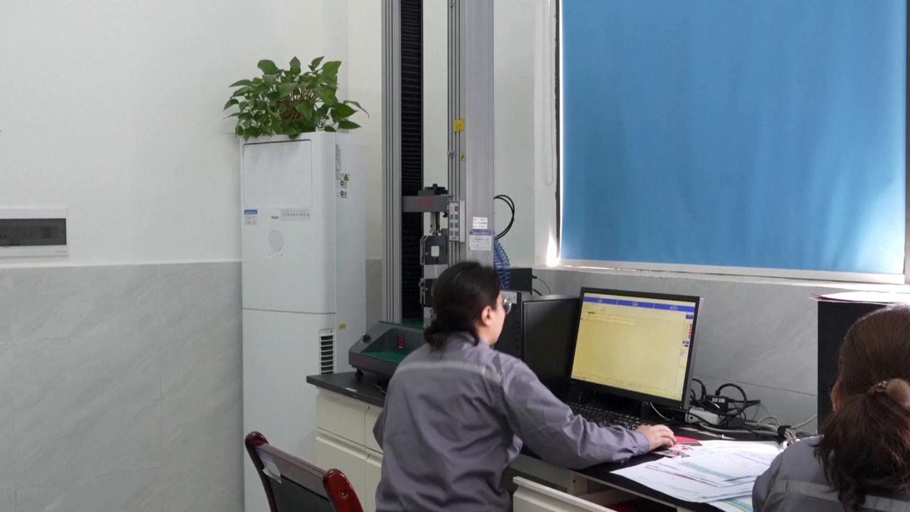 Video thumbnail for China: Chinese companies upgrade aluminum processing.
