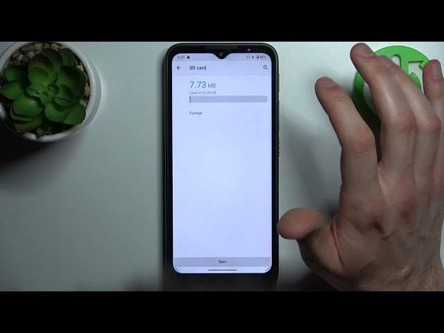 Video thumbnail for How to Format SD Card on MOTOROLA Defy - Erase SD Card Storage