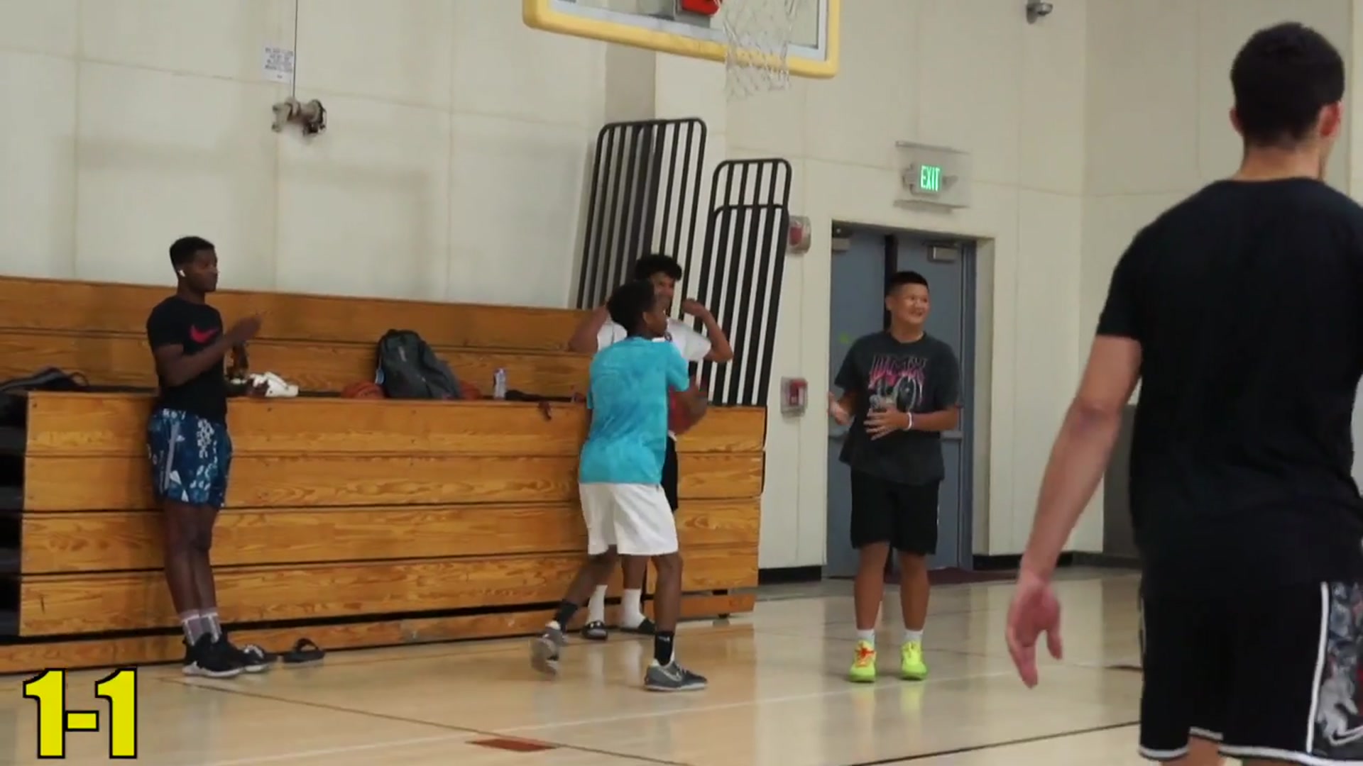 'Video thumbnail for Pro Dunker Playing 5v5 Basketball'
