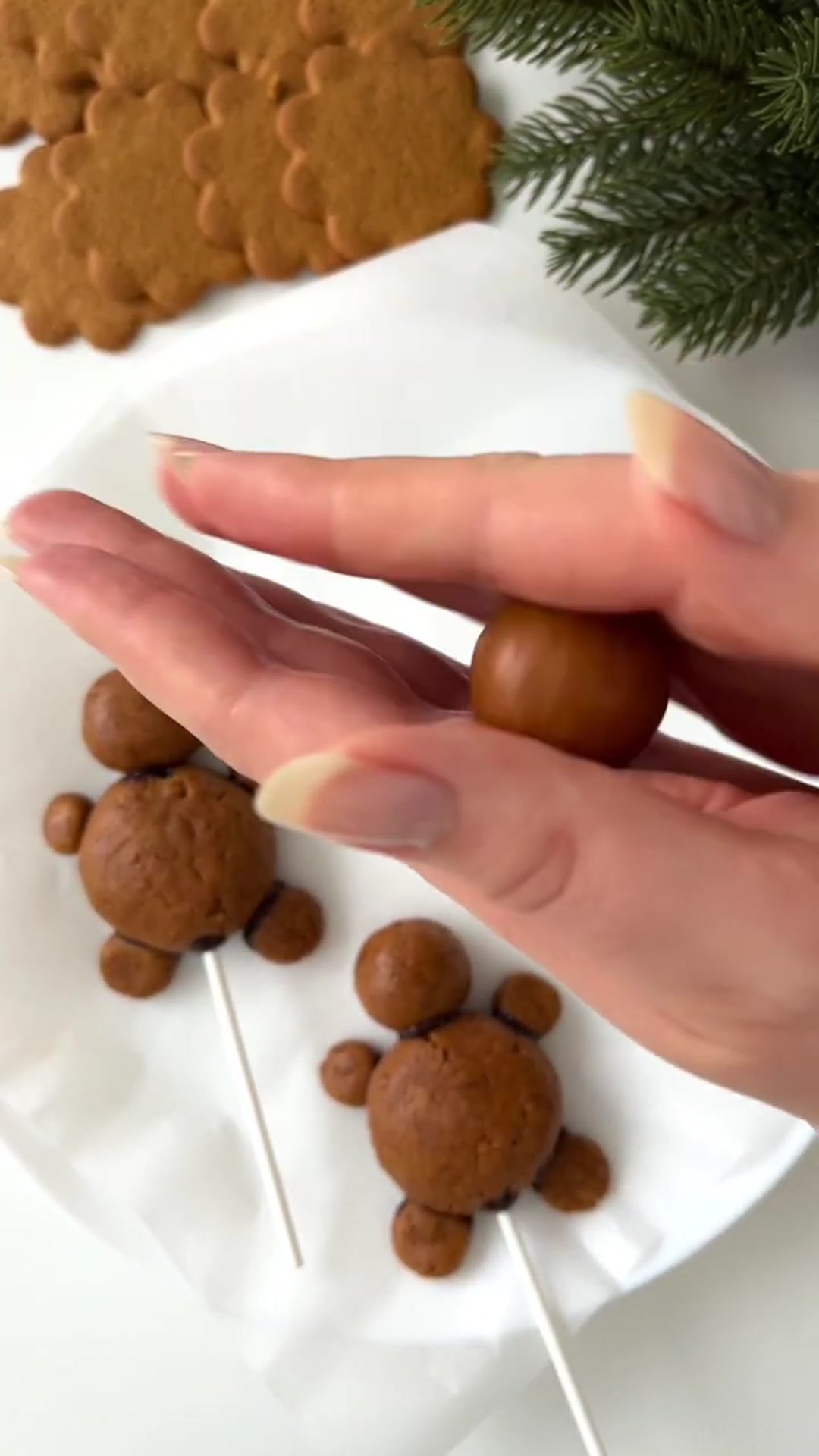 Video thumbnail for SUPER EASY Christmas Desserts   DIY Edible Gift Ideas(720P HD)