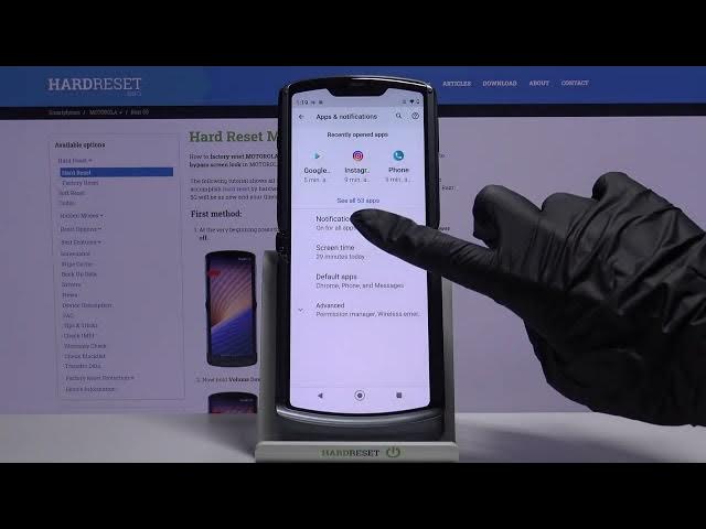 Video thumbnail for How to Personalize Notifications on Motorola RAZR 5G – Manage Notifications