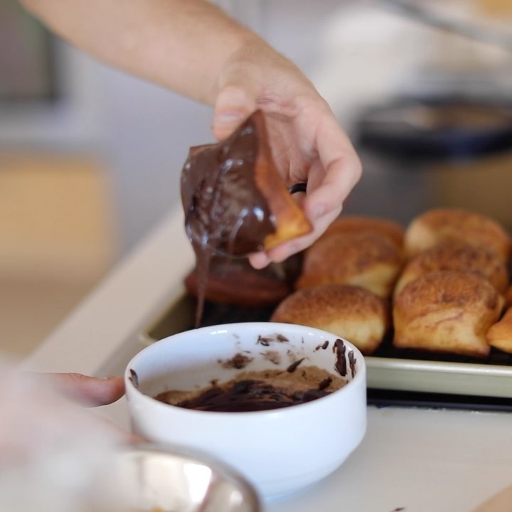 Video thumbnail for Surprising @RachelTalbott with a little tasting of Beignets
