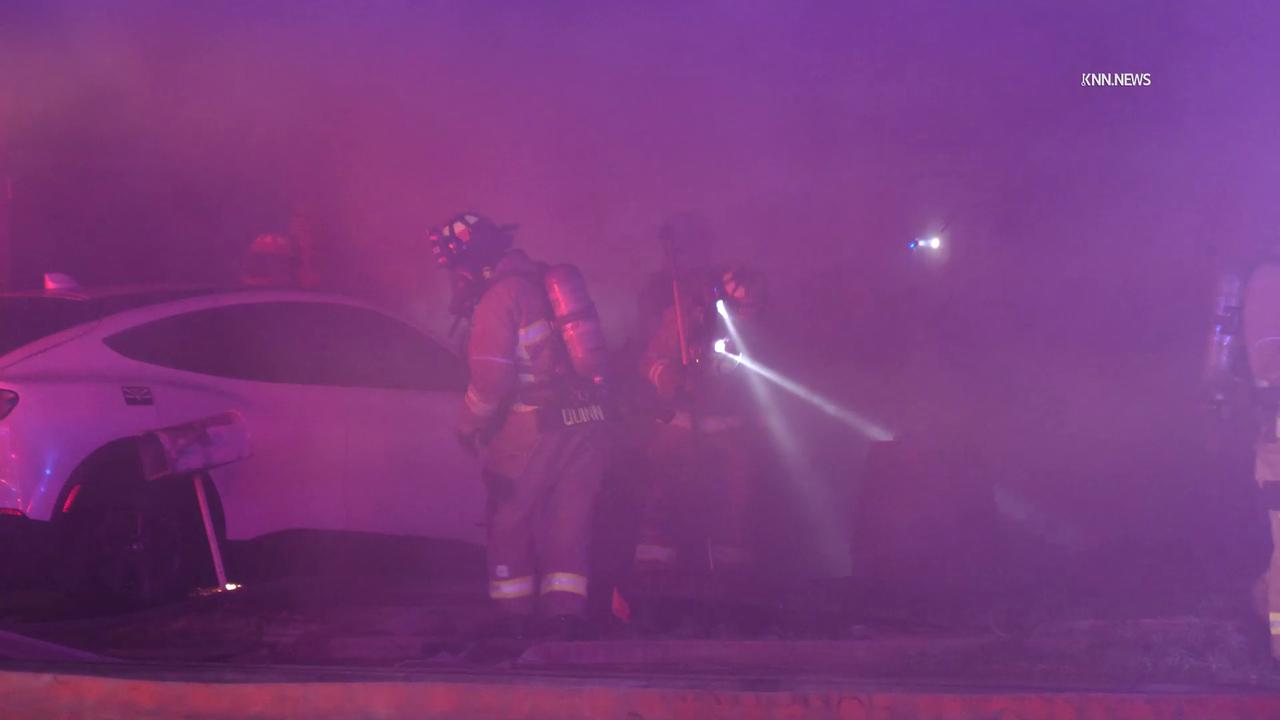 Video thumbnail for US, Phoenix: Chandler First Alarm House Fire.