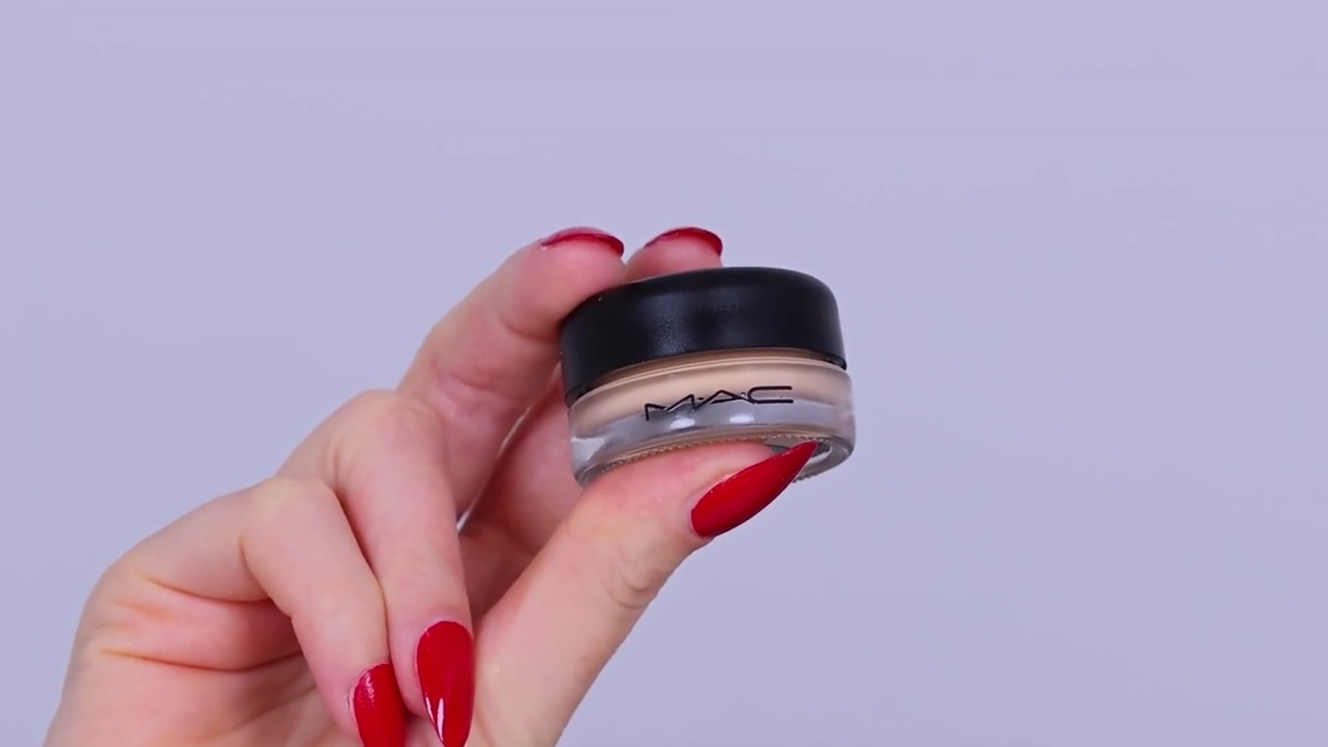 'Video thumbnail for Golden Glitter Eye Makeup Tutorial for Christmas or New Year's Eve!'