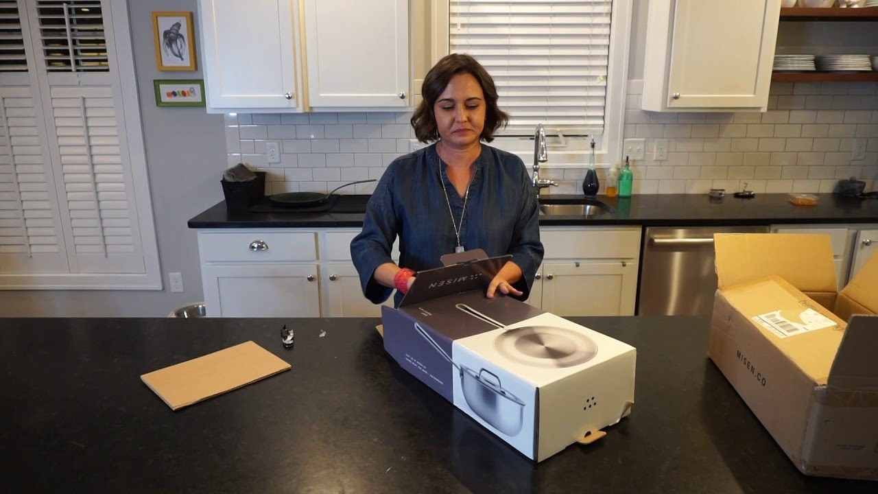 Video thumbnail for Unboxing Misen Saucier Pan - Simply Jocelyn