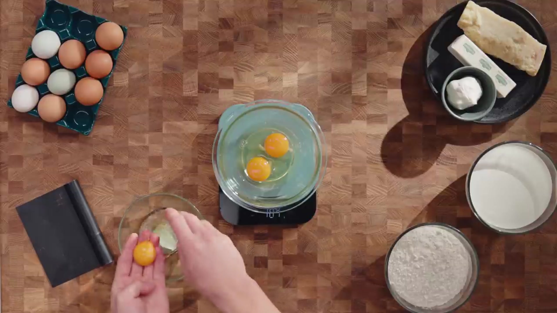 Video thumbnail for How Italians Make Fettuccine Alfredo(720P_HD)