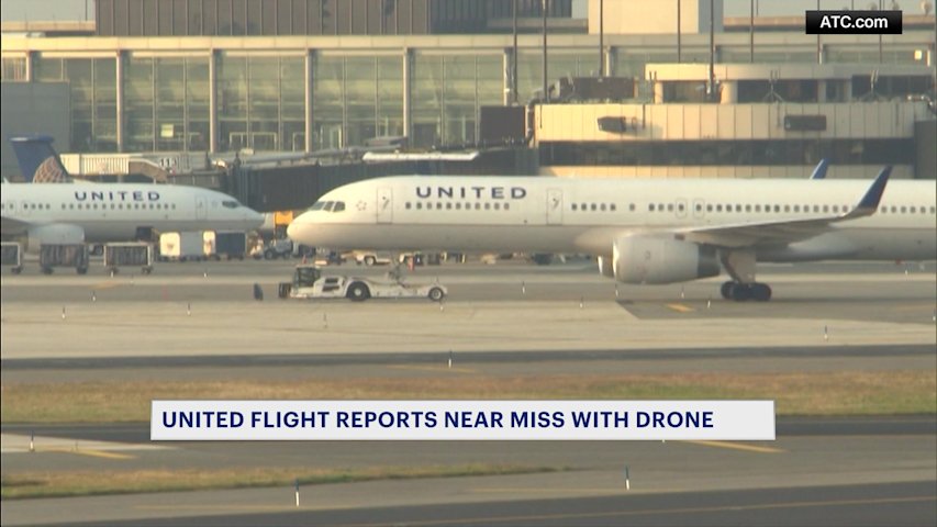 Video thumbnail for United Airlines plane spots drone during landing