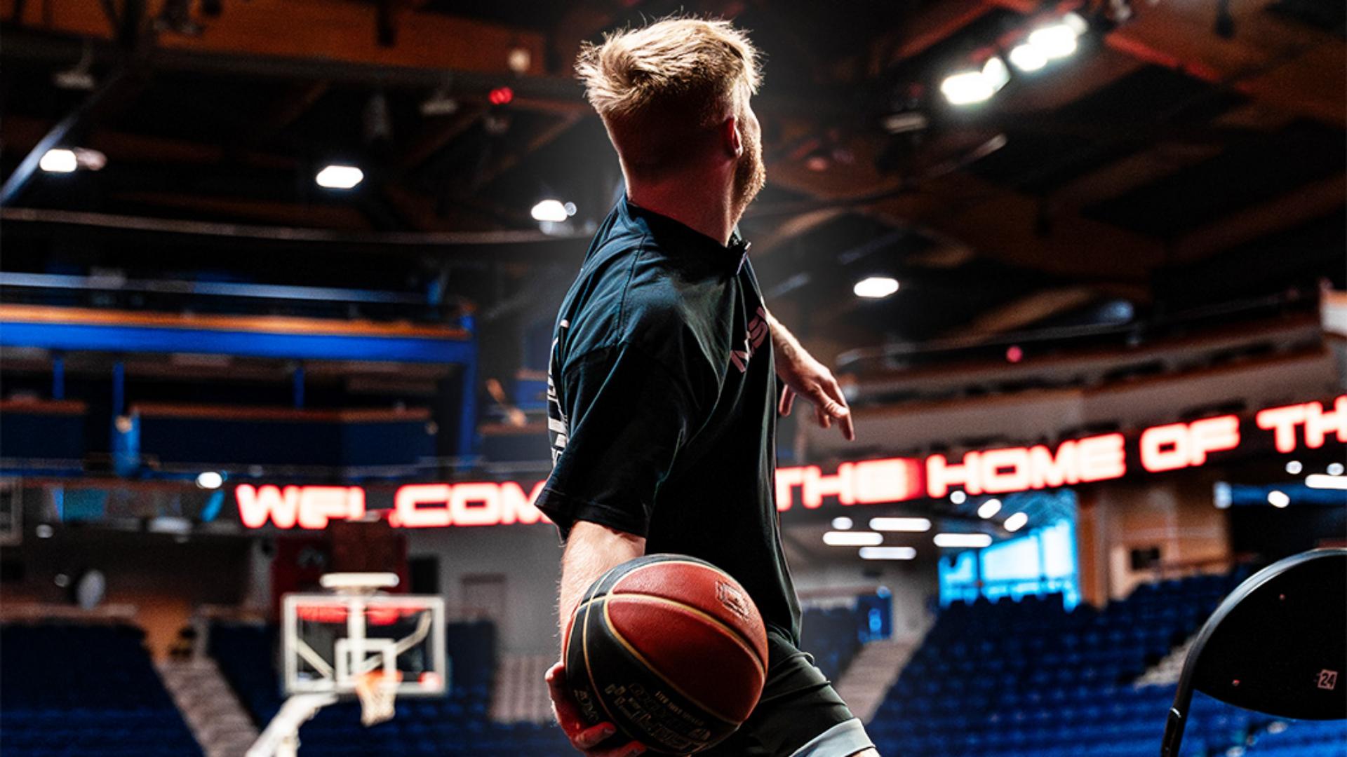 Video thumbnail for Farthest basketball bounce shot  30.01 metres by Tristan Jass