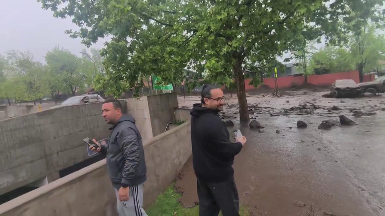 Video thumbnail for Chile: Torrential Rain Triggers Mudflow in Santiago 4.