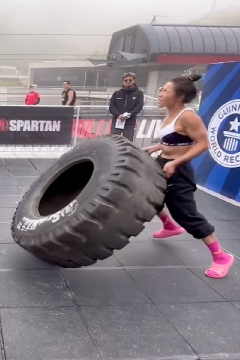 Video thumbnail for Most static tyre flips in one minute (female) - 18 by Xu Fuli