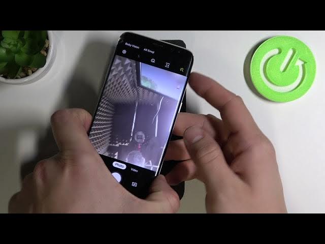 Video thumbnail for How to take Selfie Using Palm Gesture on SAMSUNG Galaxy S8 – Gesture Screenshot